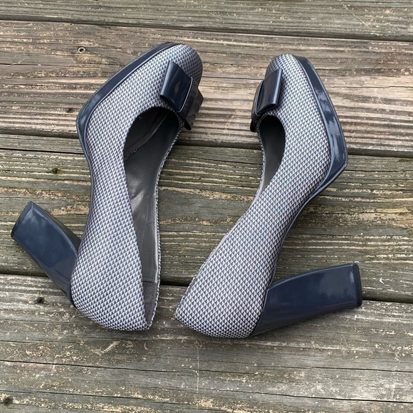 Ann Marino silver gray pumps sz 10 block heel fabric upper with bow - Picture 10 of 16